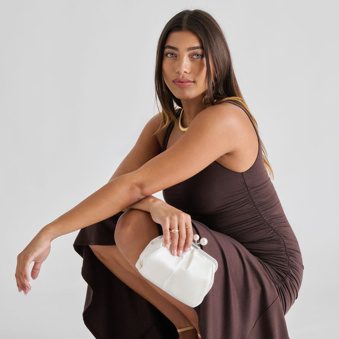 KENDALL CLUTCH WHITE SATIN